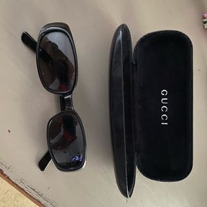 Black Gucci sunglasses! Silver G on the sides!